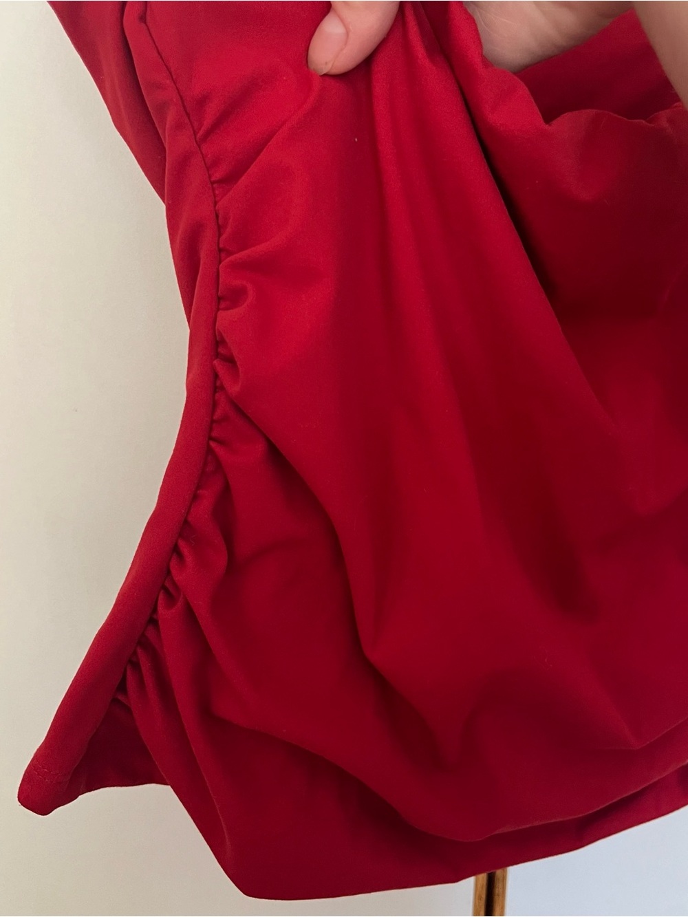 Red Square-Neck Ruched Sides Sleeveless Top - Picture 7 of 9